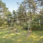 Three-bedroom In Holiday home *